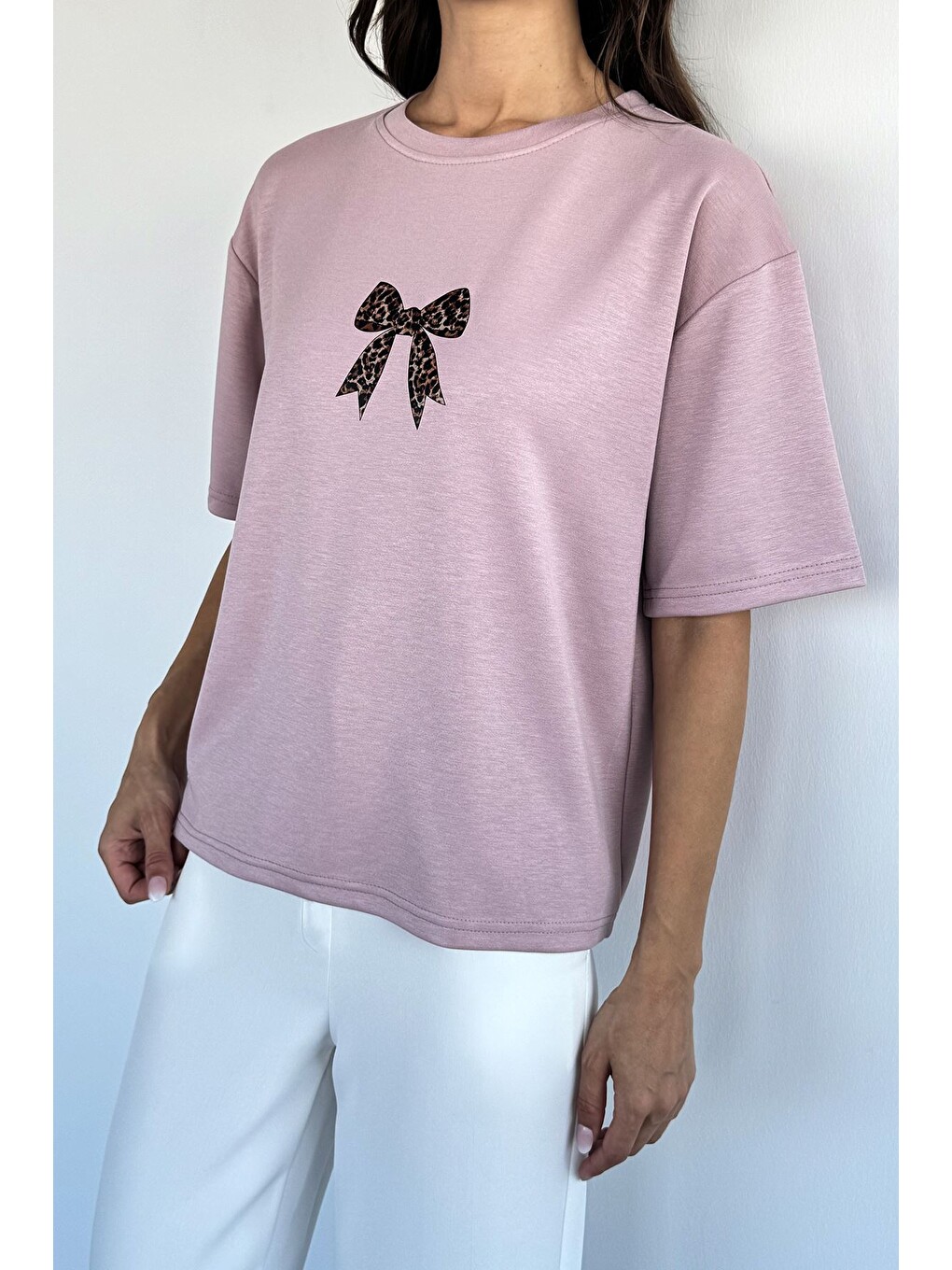 Pembe Kadın Bisiklet Yaka Leopar Baskılı Tişört-1