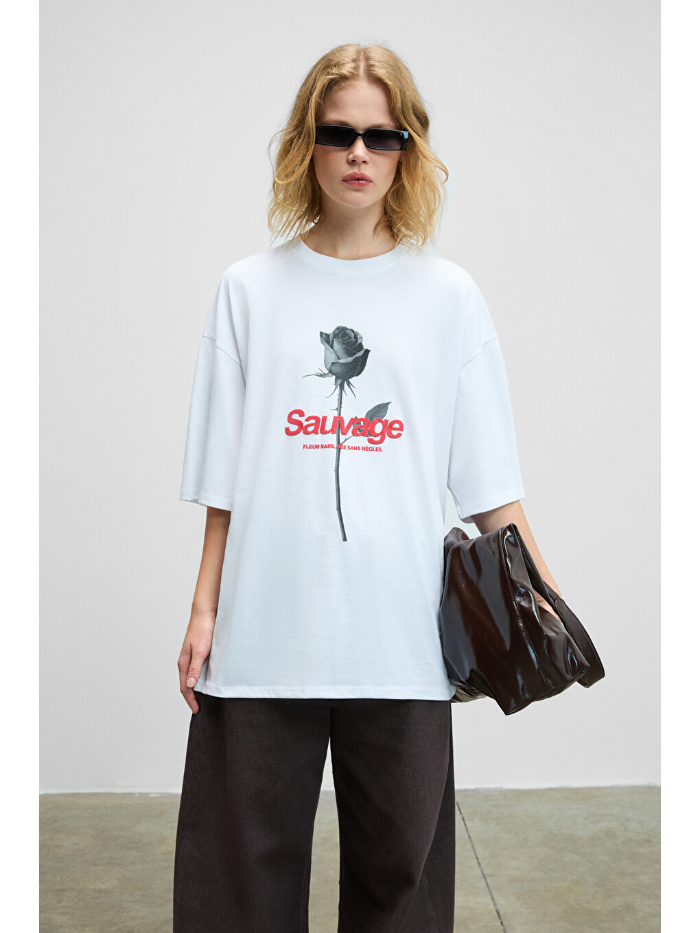 Mokıla Kadın Yumuşak Ve Esnek Kumaşlı Baskı Detaylı Bisiklet Yakalı Beyaz T-shirt
