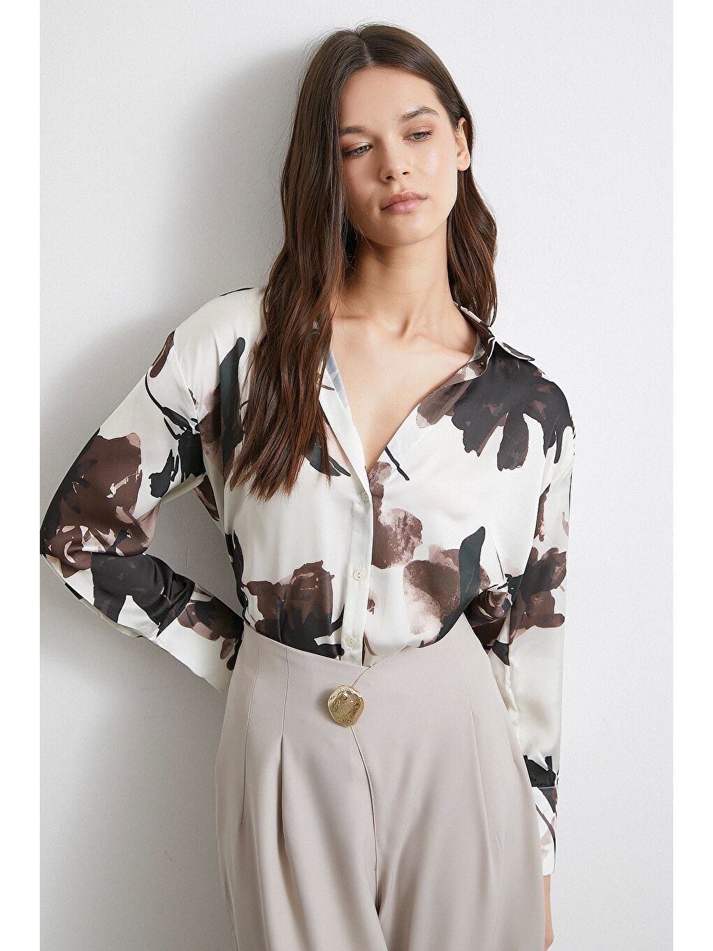 Karışık Saten Yüzeyli Desenli Gömlek Kahve-3