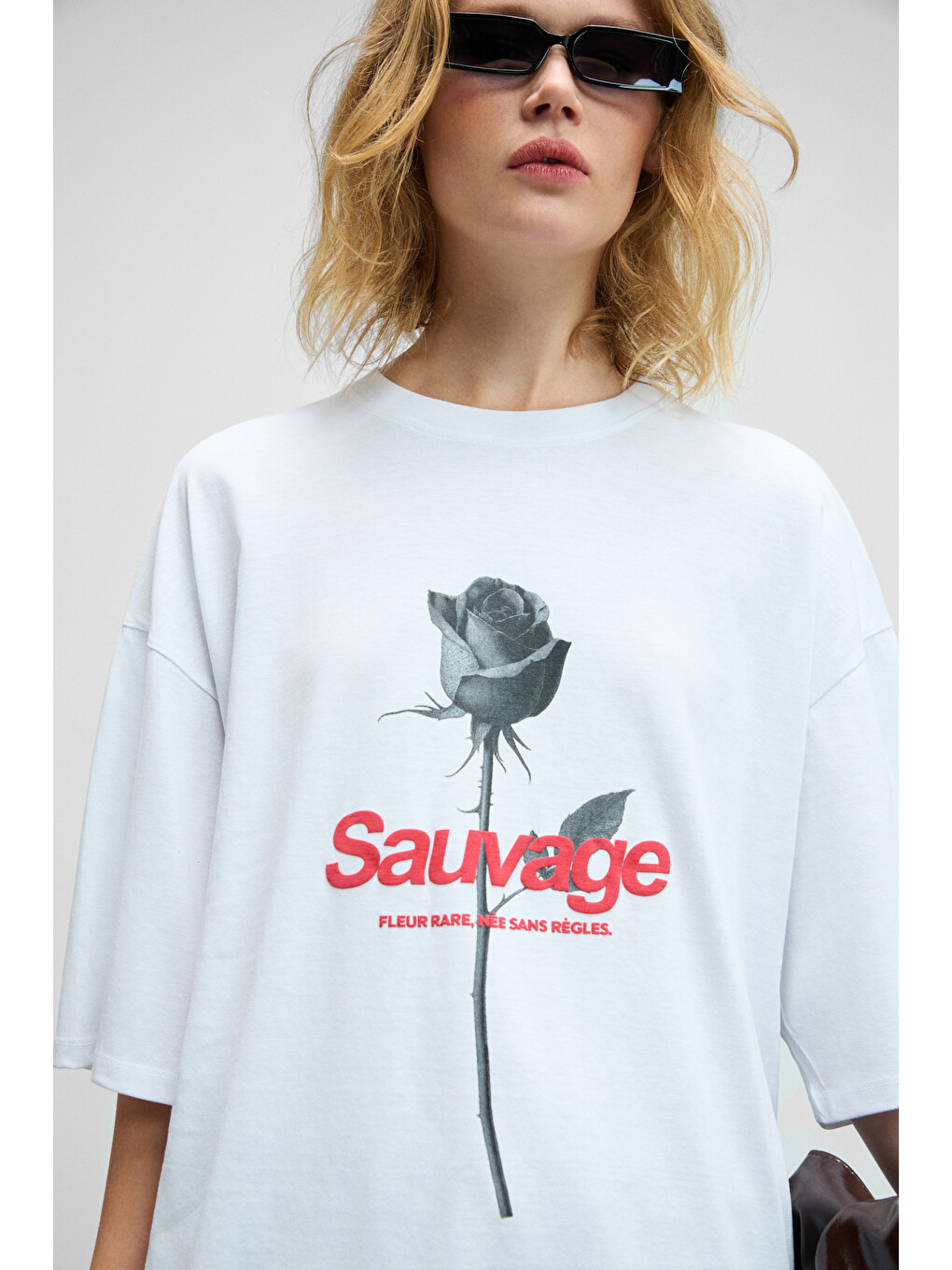Mokıla Kadın Yumuşak Ve Esnek Kumaşlı Baskı Detaylı Bisiklet Yakalı Beyaz T-shirt-1
