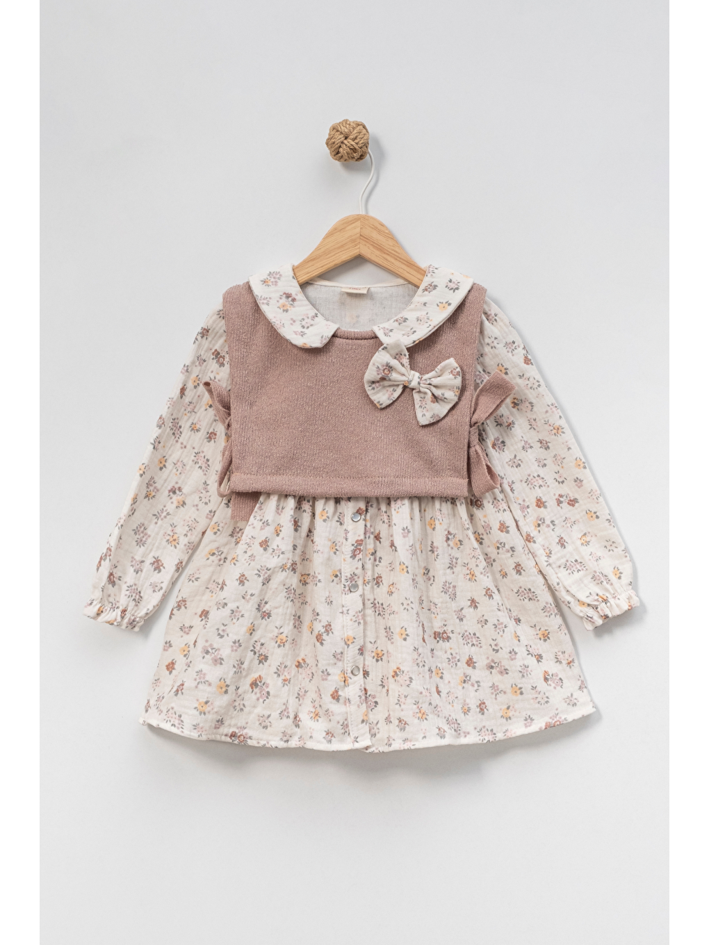 Bej Kız Çocuk Pamuklu Çiçek Desenli Elbise – Triko Yelek Detaylı, Yakalı, Fiyonk Aplikeli