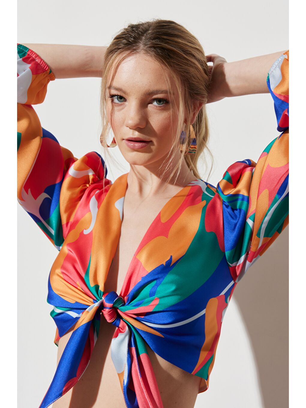 Karışık Regular Fit Normal Kesim V Yaka Yeşil Desenli Crop Bluz-3