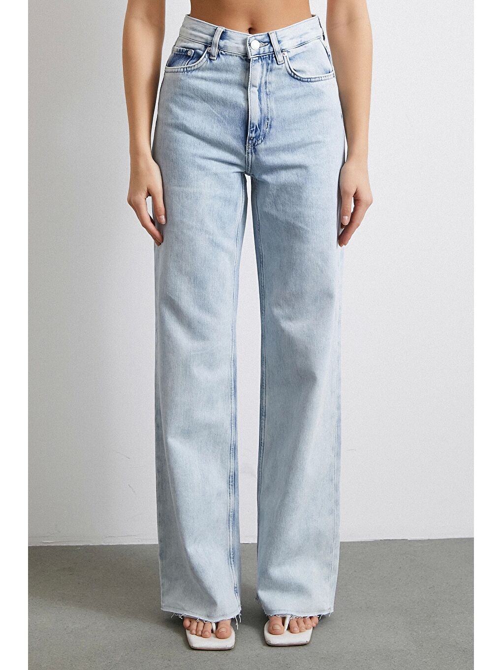 Yüksek Bel Elastanlı Kesik Paça Jean Buz Mavisi-1