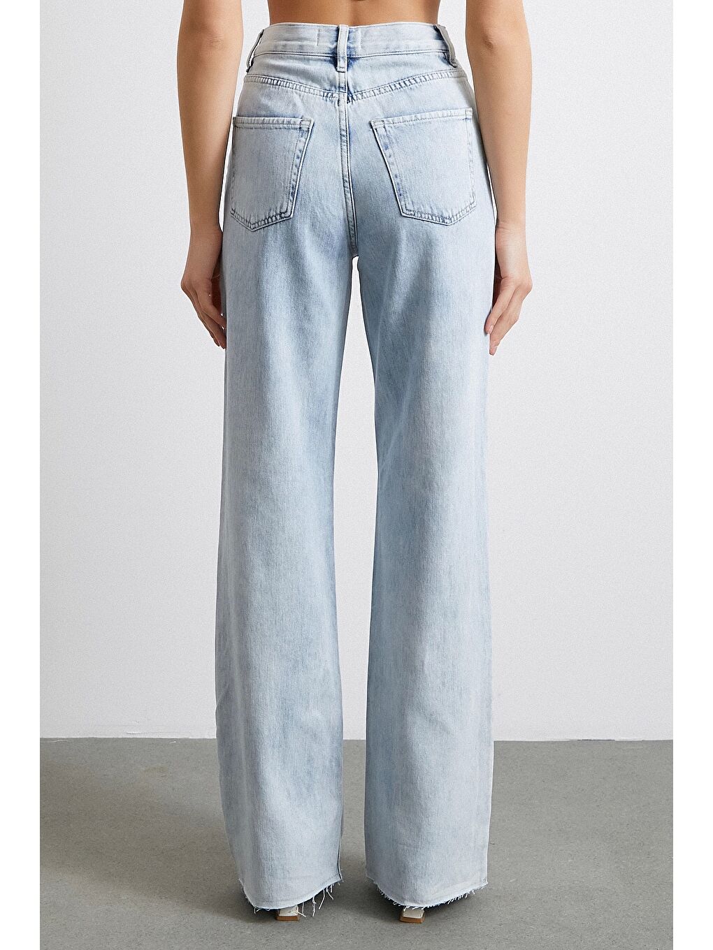 Yüksek Bel Elastanlı Kesik Paça Jean Buz Mavisi-2