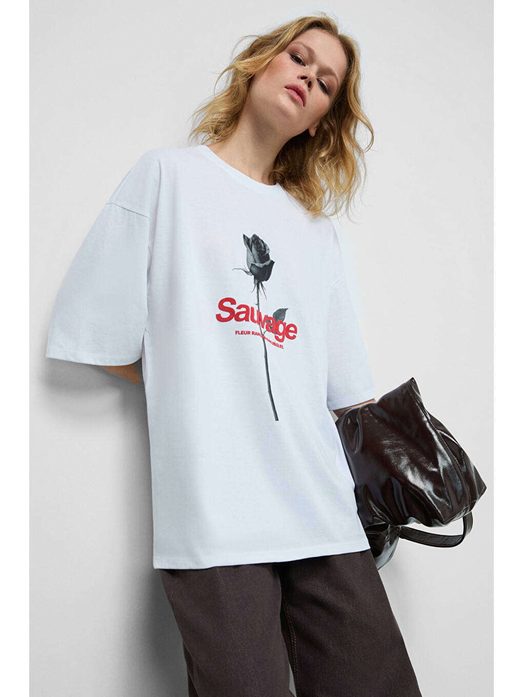 Mokıla Kadın Yumuşak Ve Esnek Kumaşlı Baskı Detaylı Bisiklet Yakalı Beyaz T-shirt-4