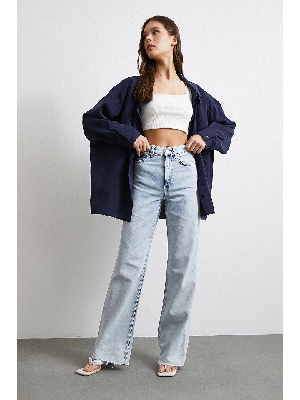 Yüksek Bel Elastanlı Kesik Paça Jean Buz Mavisi-4