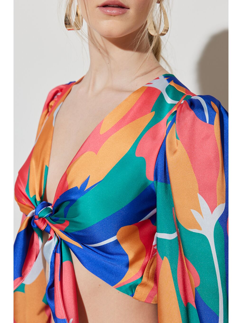 Karışık Regular Fit Normal Kesim V Yaka Yeşil Desenli Crop Bluz-4