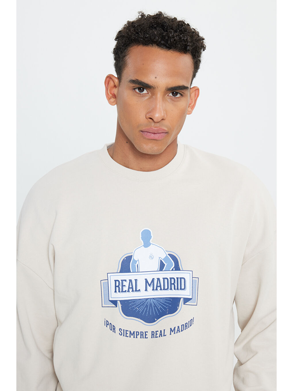 Erkek Açık Bej Oversize Fit Bol Kesim Real Madrid Lisanslı 3 İplik Pamuklu Bisiklet Yaka Sweatshirt-3