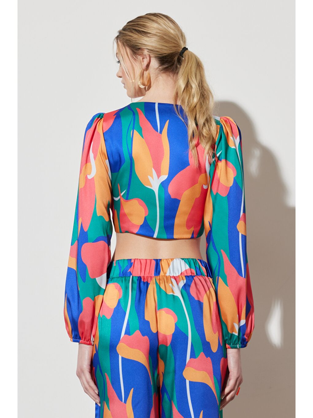 Karışık Regular Fit Normal Kesim V Yaka Yeşil Desenli Crop Bluz-7