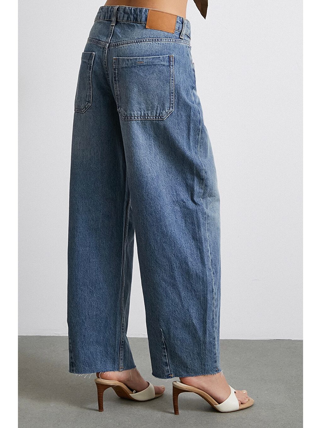 Yüksek Bel Kesik Paça Mom Jean Lacivert-5