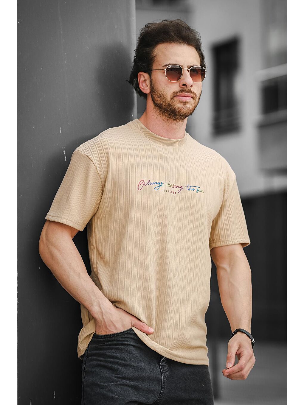 Bej Bisiklet Yaka Kısa Kollu Yazı Baskılı  Erkek Tişört-1