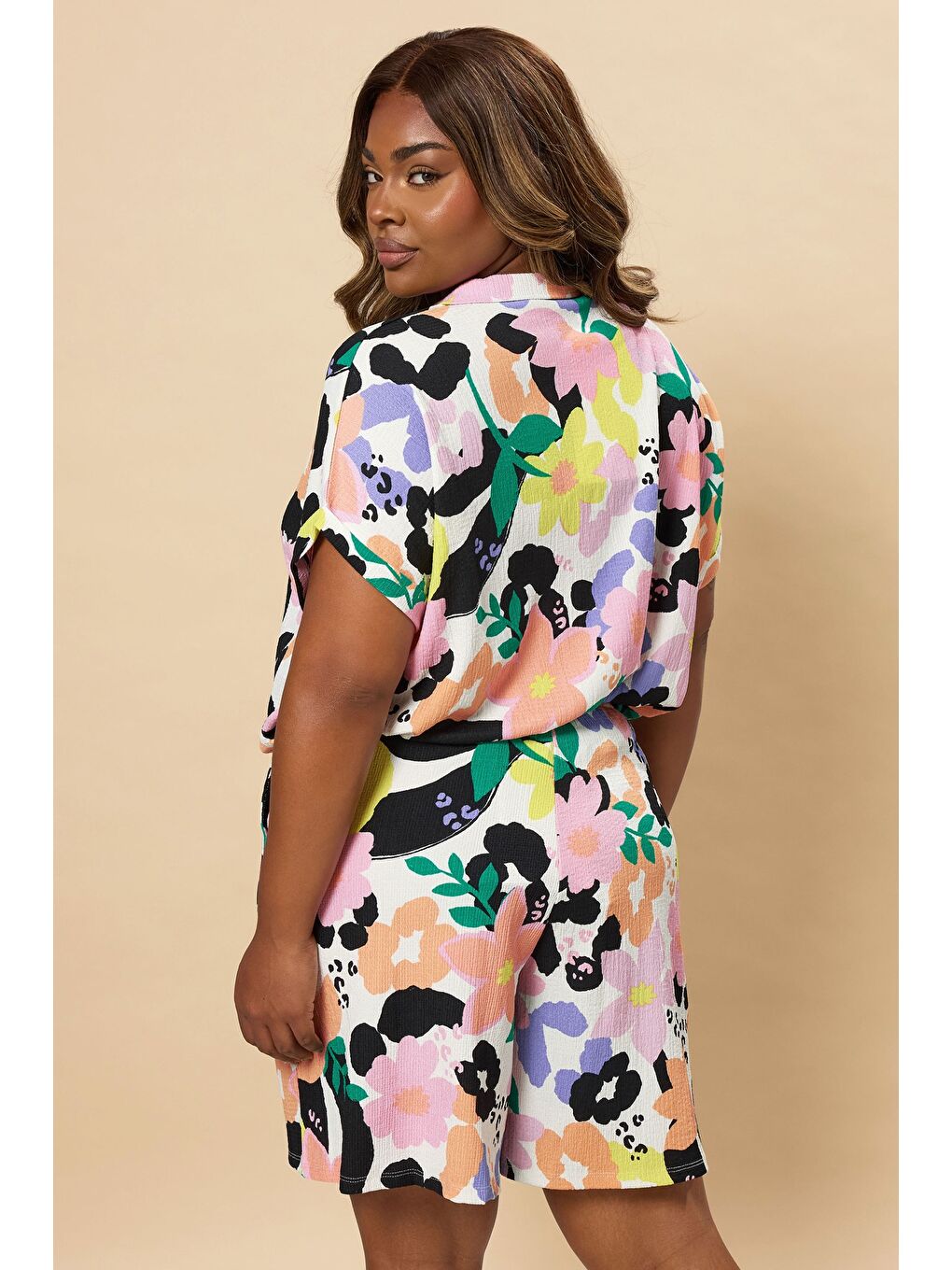 Pembe Büyük Beden Çiçek Desenli Beli Lastikli Cepli Şort 304184-4