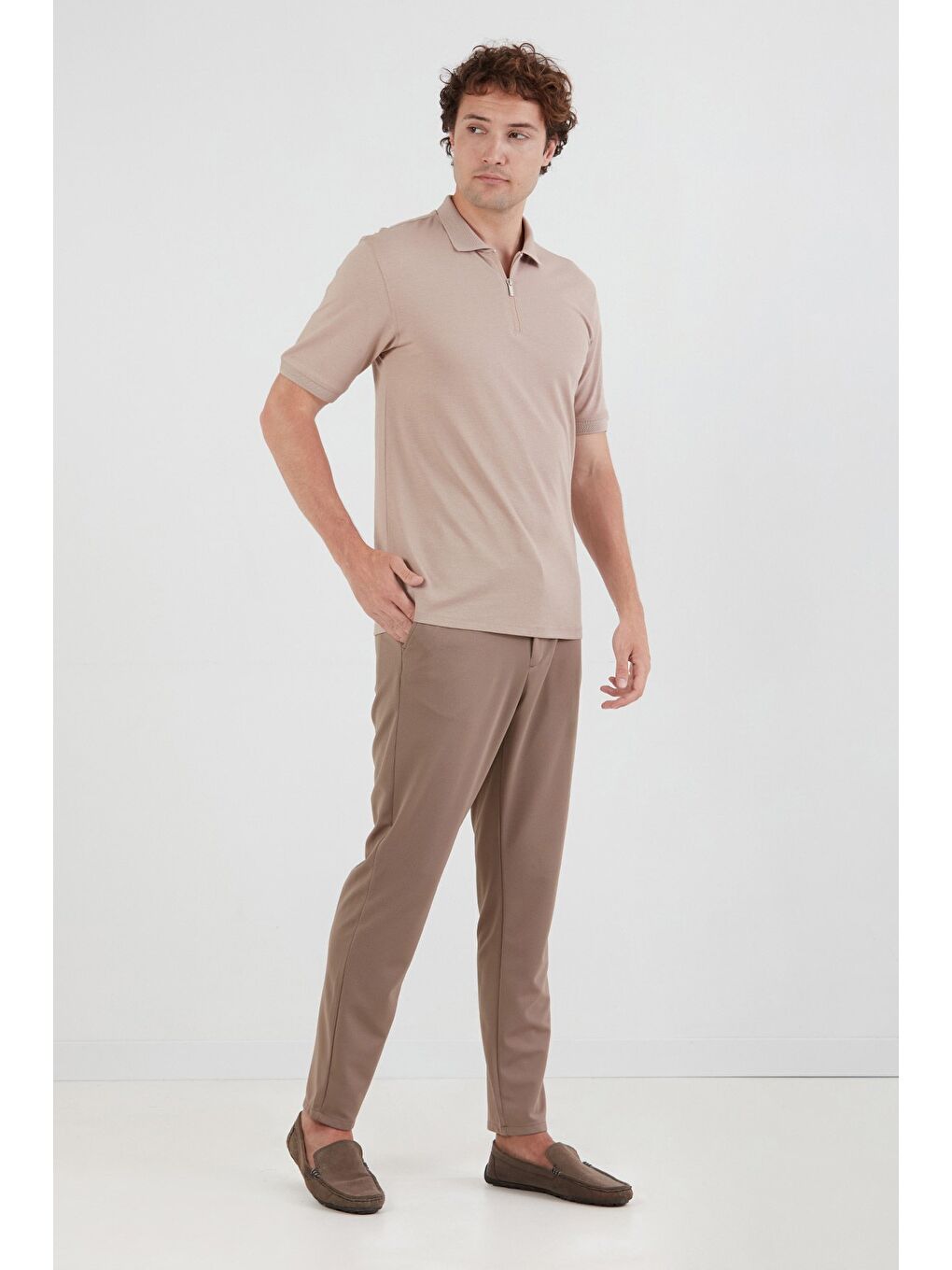 Bej Basic Polo Yaka Yarım Fermuarlı Tişört-1