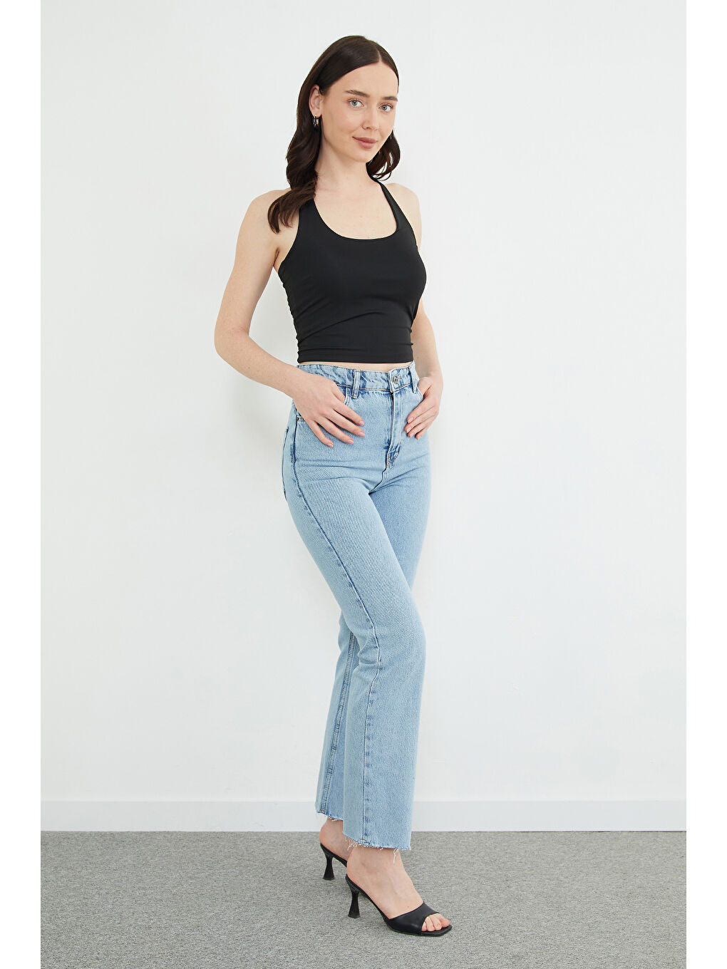 Mavi Yüksek Bel Kesik Paça Jean-1