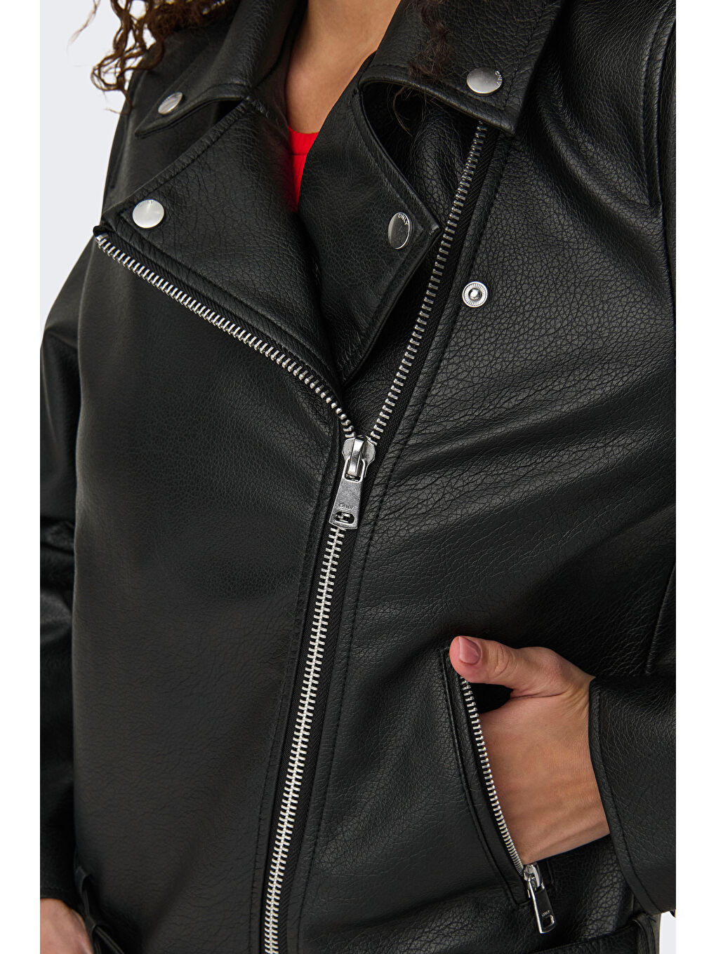 Siyah Onlmille Slim Fit Kruvaze Yaka Fermuar ve Kemerli Kadın Deri Ceket 15357332-4