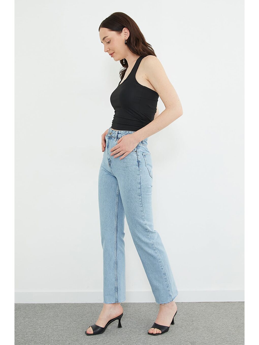 Mavi Yüksek Bel Kesik Paça Jean-3