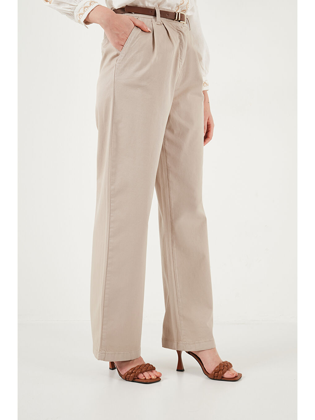 Gri Pamuklu Wide Leg Yüksek Bel Geniş Paça Kemerli Kadın Pantolon 668YP5429-5