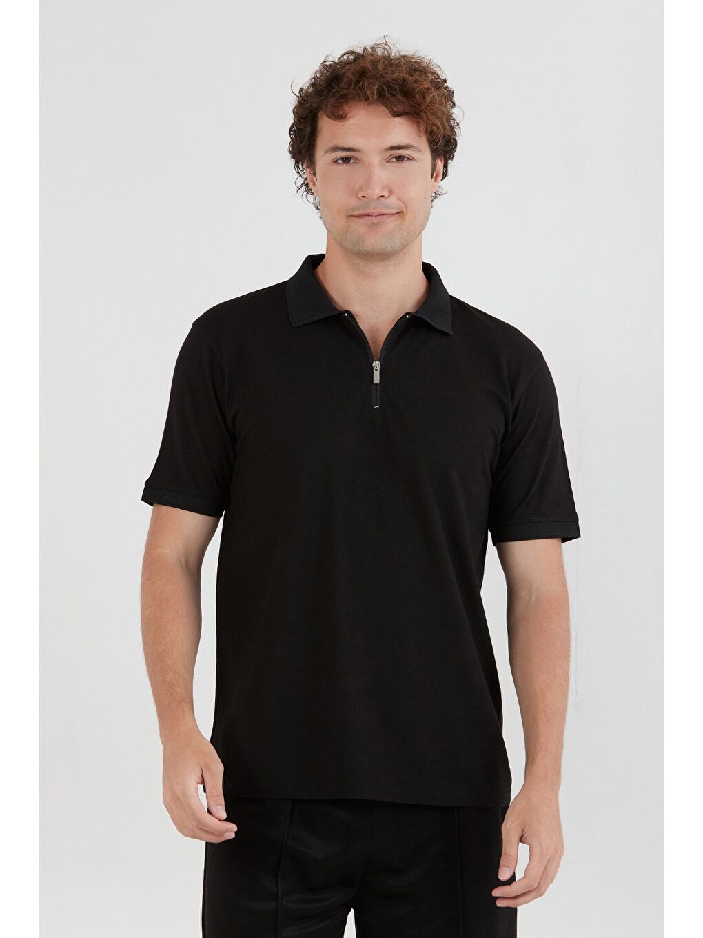 Siyah Basic Polo Yaka Yarım Fermuarlı Tişört