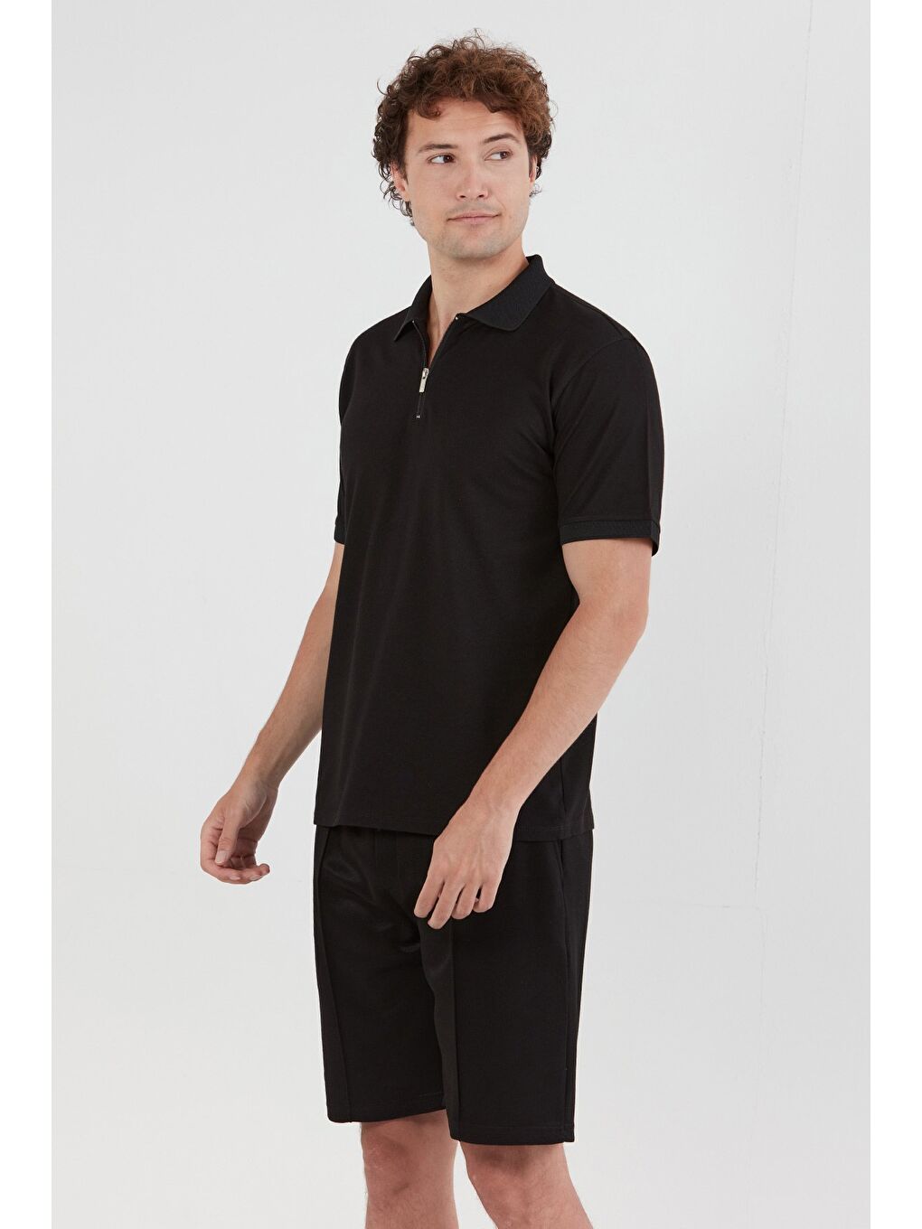 Siyah Basic Polo Yaka Yarım Fermuarlı Tişört-1