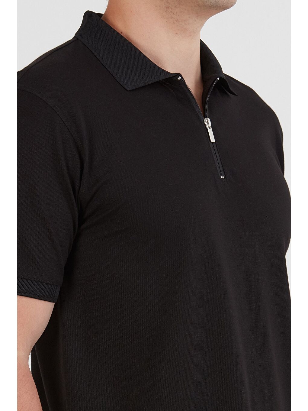 Siyah Basic Polo Yaka Yarım Fermuarlı Tişört-4