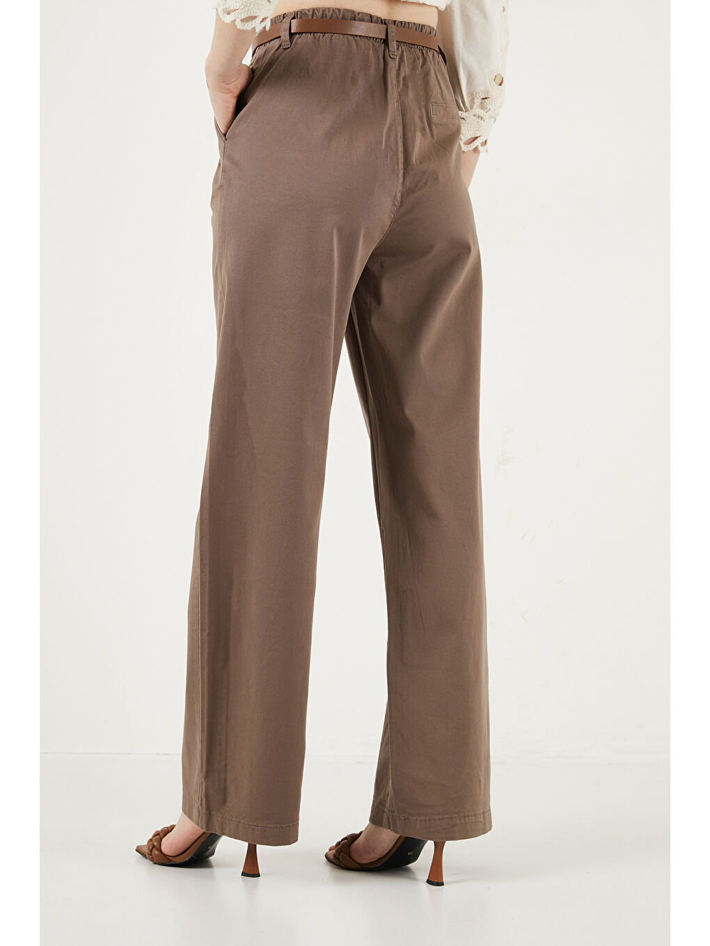 Kahverengi Pamuklu Wide Leg Yüksek Bel Geniş Paça Kemerli Kadın Pantolon 668YP5429-5