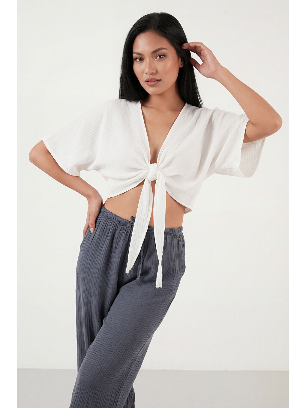 Ekru Pamuklu Comfort Fit Bağlamalı Yarasa Kol Kadın Bolero 5866354-2