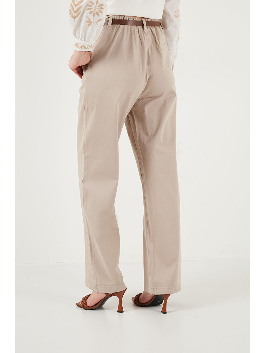 Gri Pamuklu Wide Leg Yüksek Bel Geniş Paça Kemerli Kadın Pantolon 668YP5429-6