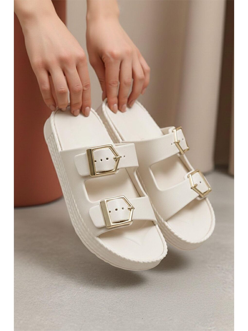 Bej Lovi Z044 Metal Toka Detaylı Platform Taban Kadın Terlik Şehirli Stil-2