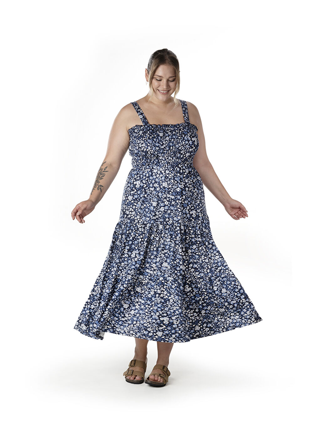 Mavi Büyük Beden Çiçek Desenli Kalın Askılı Beli Lastikli Elbise T-84-1