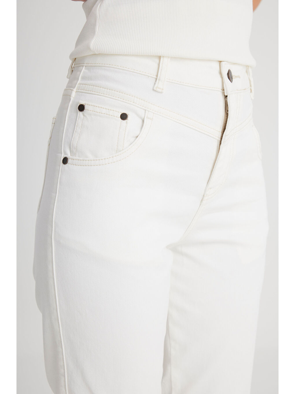 Mom Fit Yüksek Bel Dar Paça Beyaz Esnek Jean Jean Pantolon-3