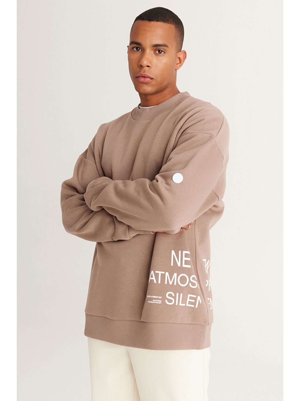 Erkek Bej Oversize Fit Bol Kesim İçi Polarlı Pamuklu Baskılı Sweatshirt