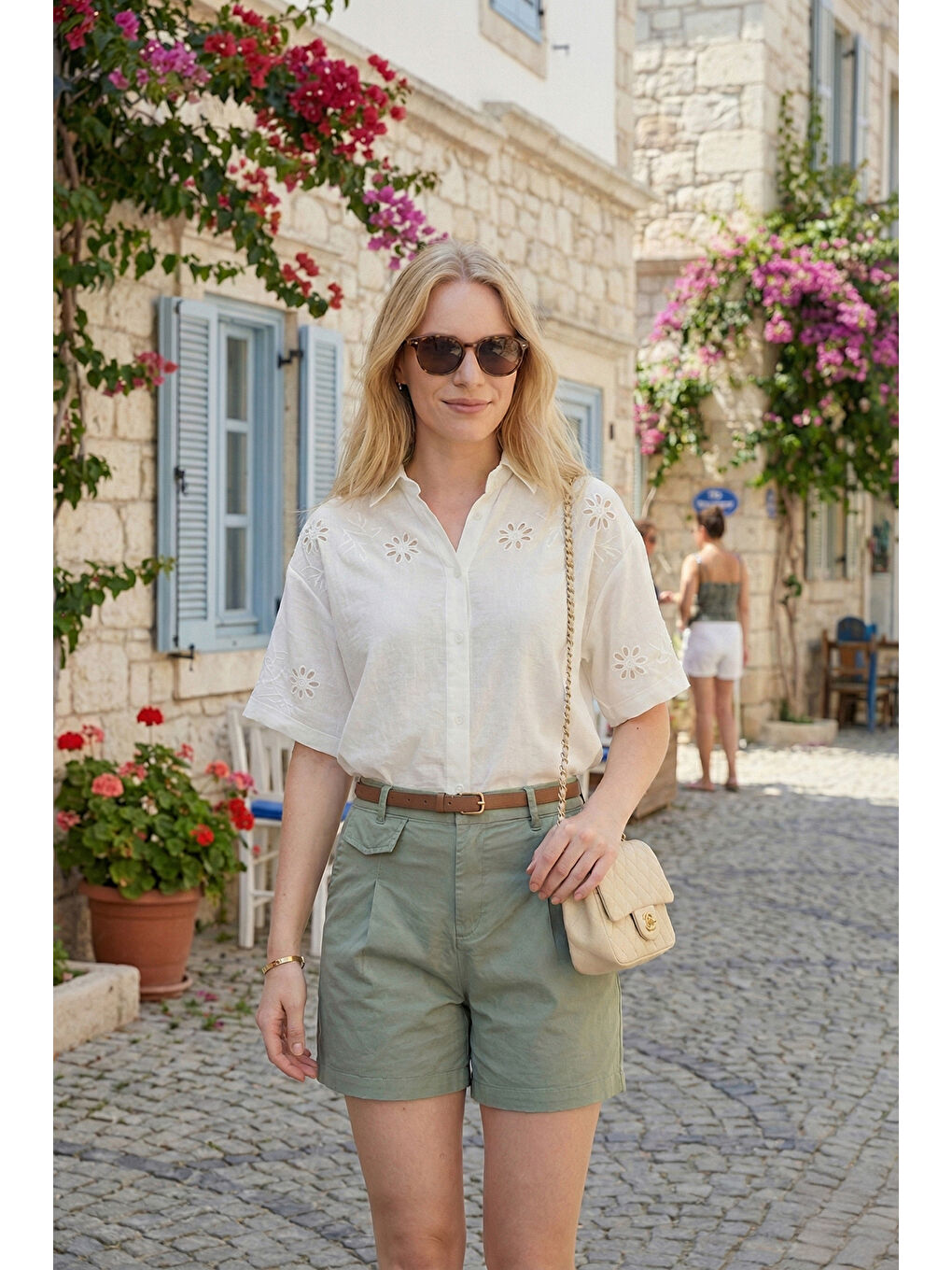 Haki Kemer Detaylı Relaxed Fit Yüksek Bel Pamuklu Kadın Şort 668YP5448-1