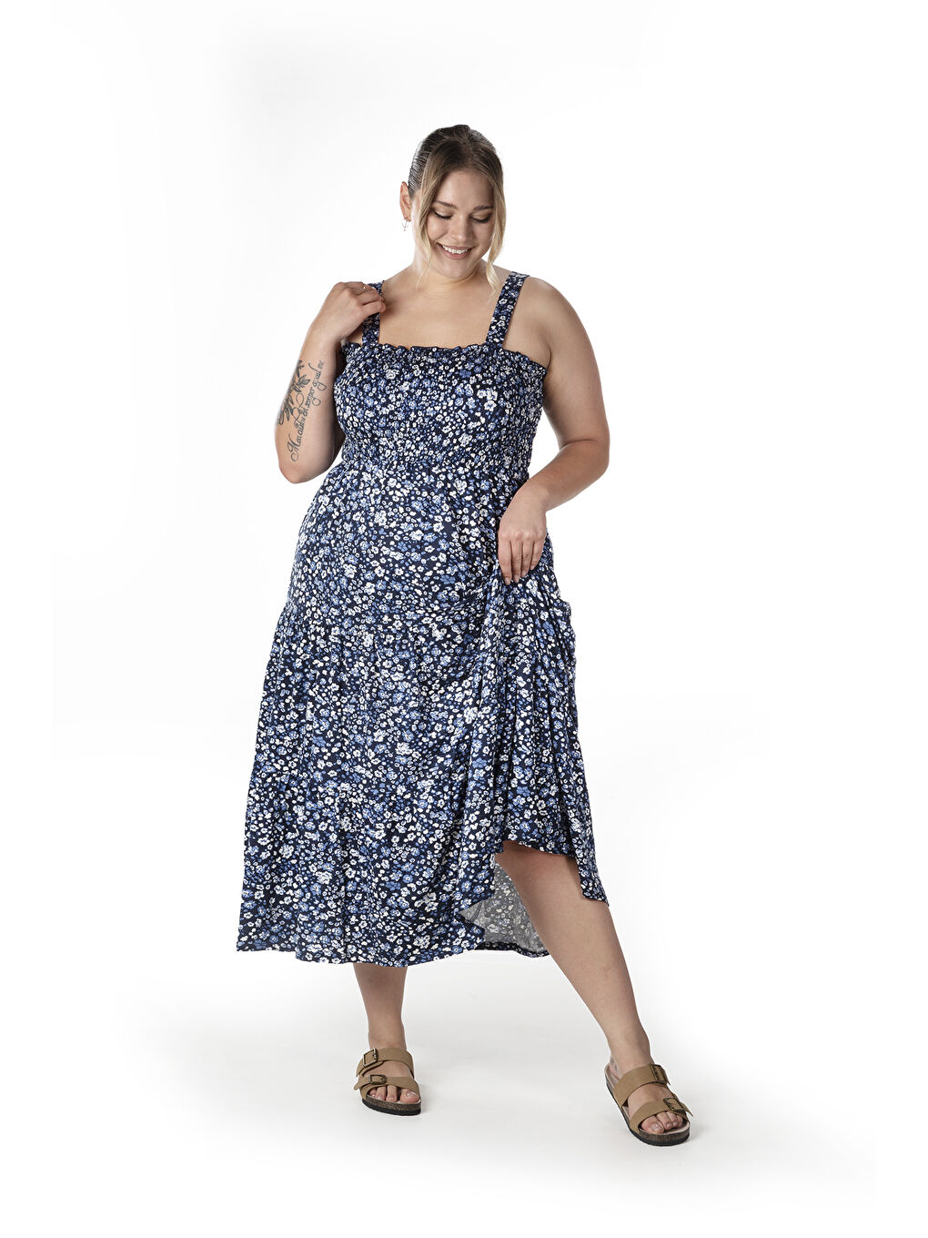 Mavi Büyük Beden Çiçek Desenli Kalın Askılı Beli Lastikli Elbise T-84-3