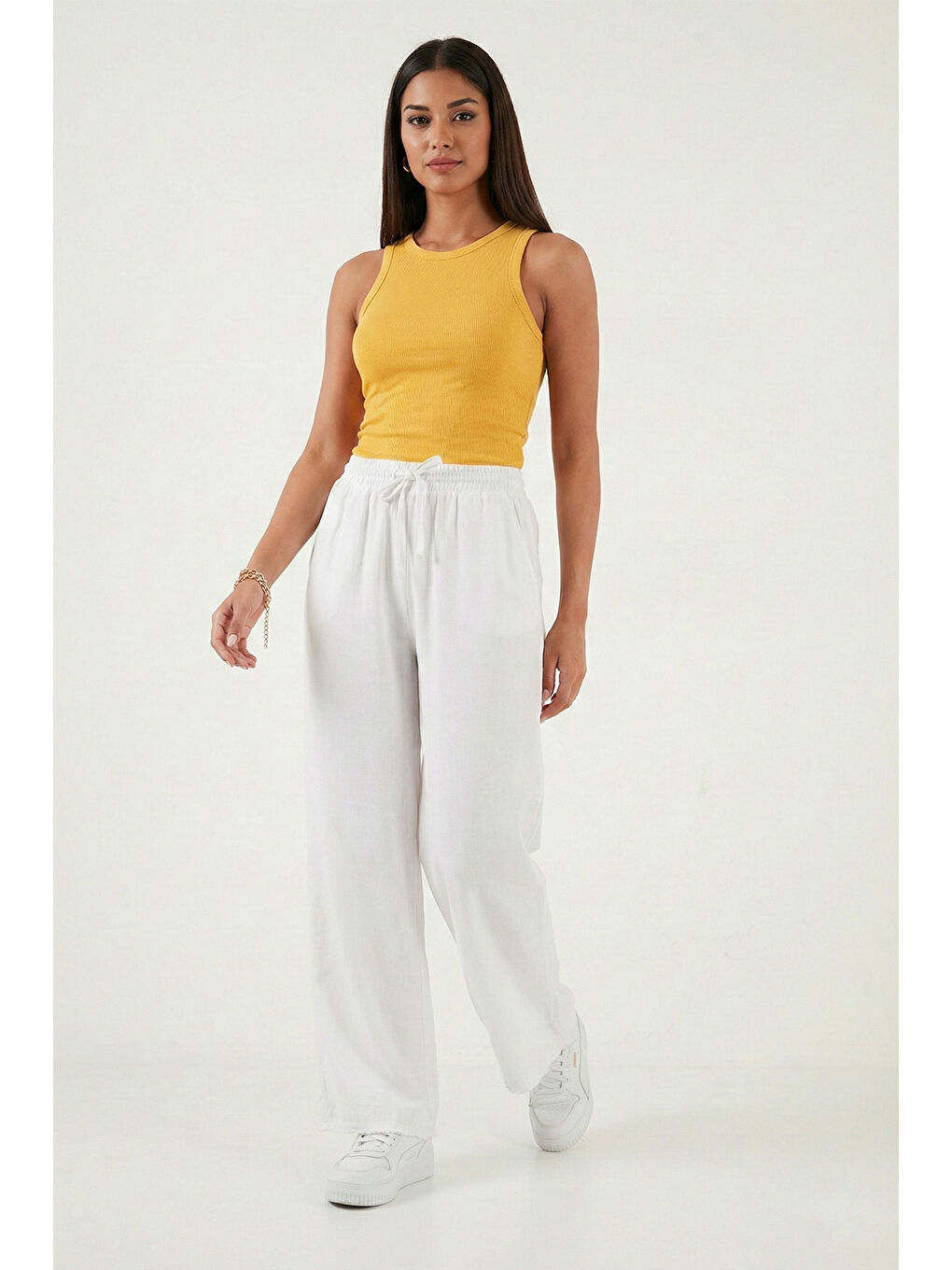 Beyaz Pamuklu Belden Bağlamalı Yüksek Bel Geniş Paça Cepli Regular Fit Kadın Pantolon 668YP4760-3