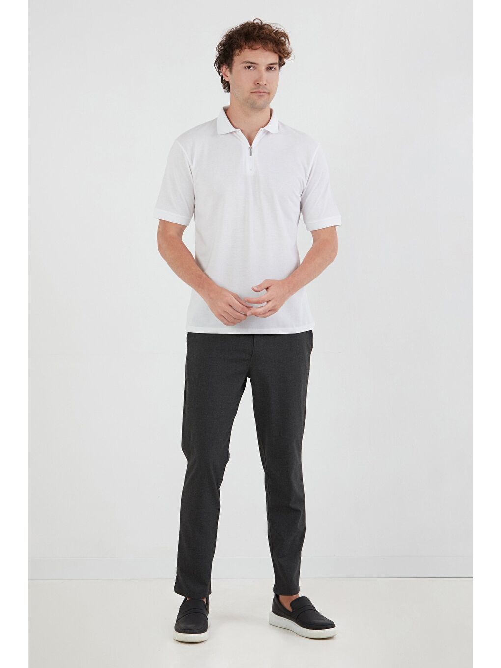 Beyaz Basic Polo Yaka Yarım Fermuarlı Tişört-1