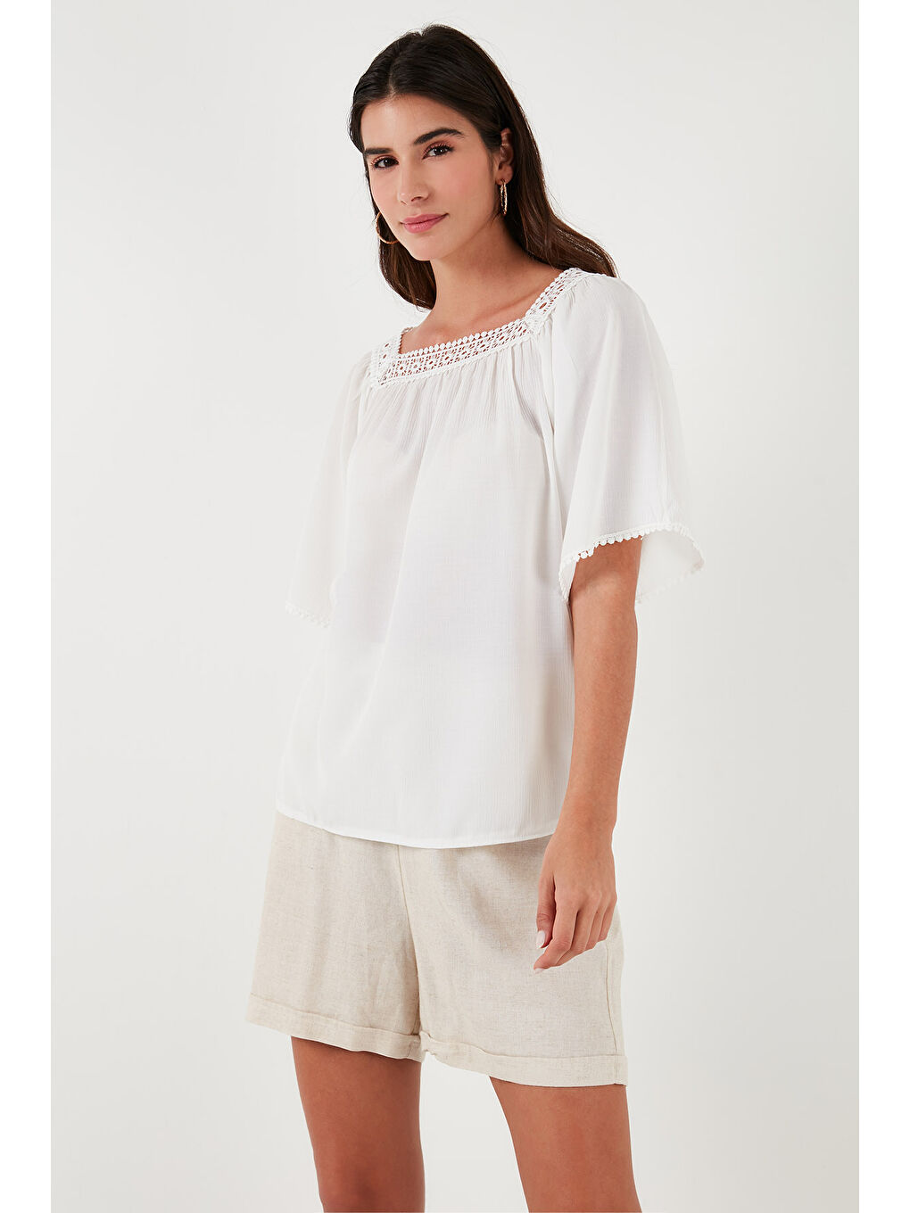 Ekru Güpürlü Regular Fit Kare Yaka Kadın Bluz 5869003-3