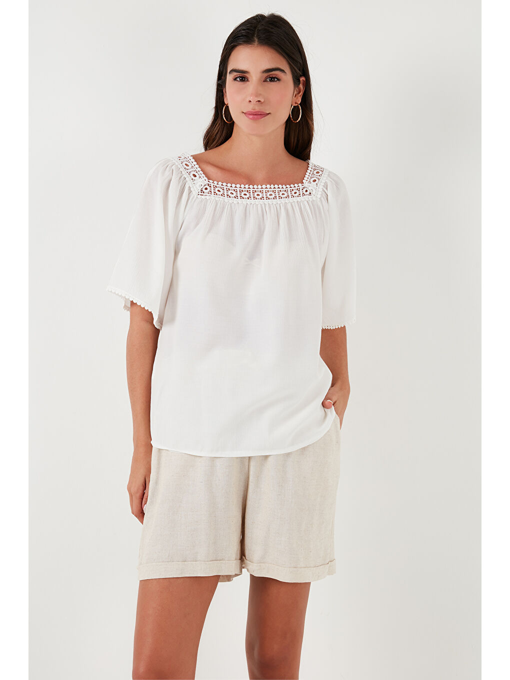 Ekru Güpürlü Regular Fit Kare Yaka Kadın Bluz 5869003-4