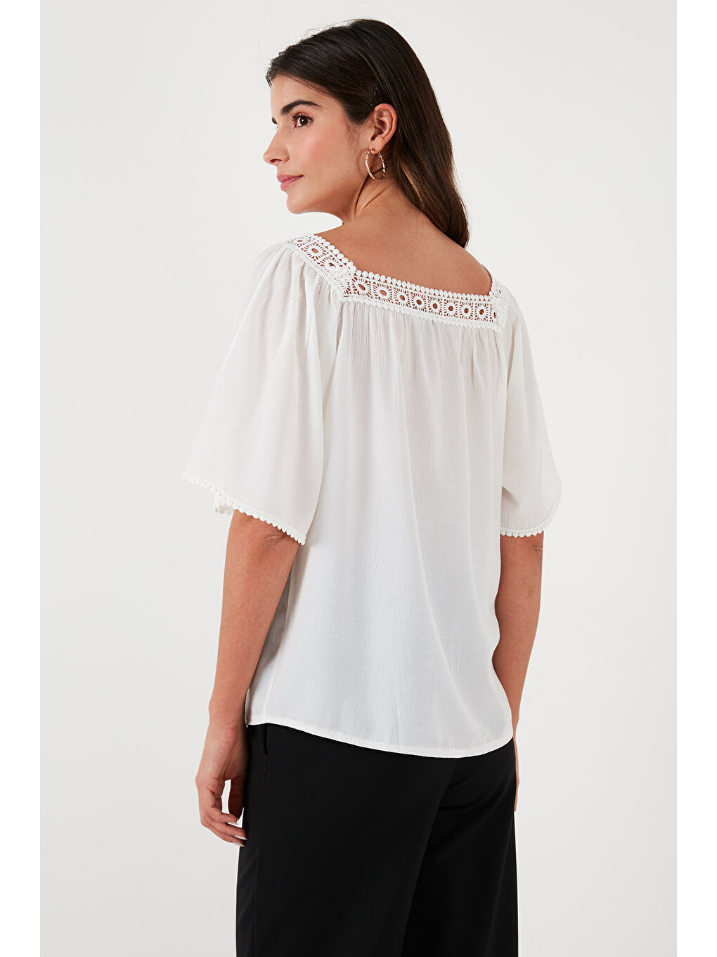 Ekru Güpürlü Regular Fit Kare Yaka Kadın Bluz 5869003-5