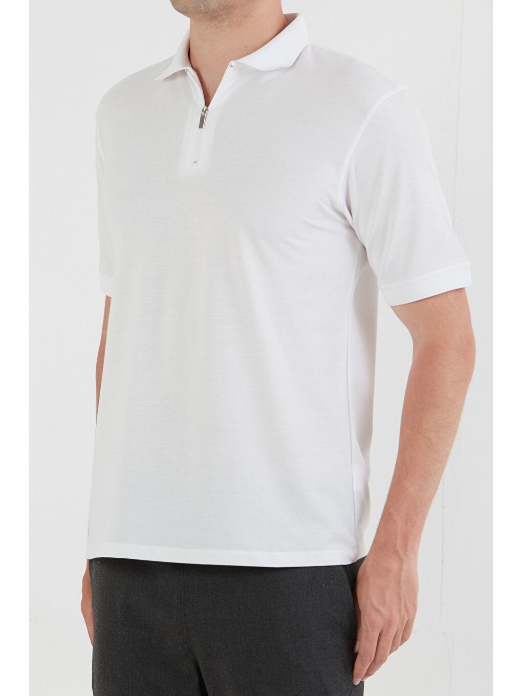 Beyaz Basic Polo Yaka Yarım Fermuarlı Tişört-4