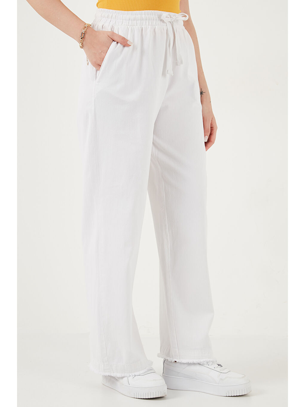 Beyaz Pamuklu Belden Bağlamalı Yüksek Bel Geniş Paça Cepli Regular Fit Kadın Pantolon 668YP4760-5