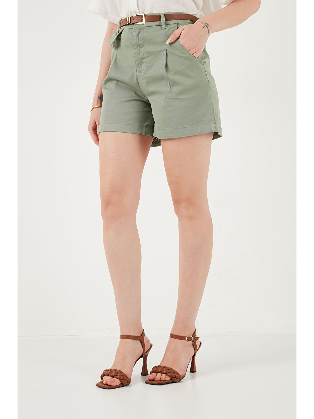 Haki Kemer Detaylı Relaxed Fit Yüksek Bel Pamuklu Kadın Şort 668YP5448-4