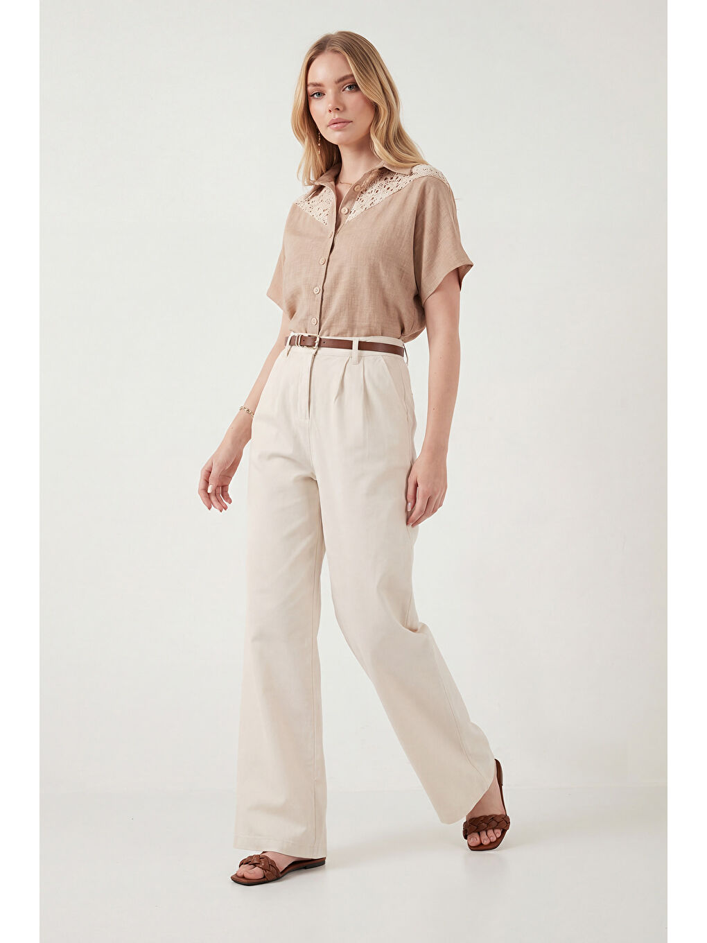 Bej Pamuklu Wide Leg Yüksek Bel Geniş Paça Kemerli Kadın Pantolon 668YP5429-1