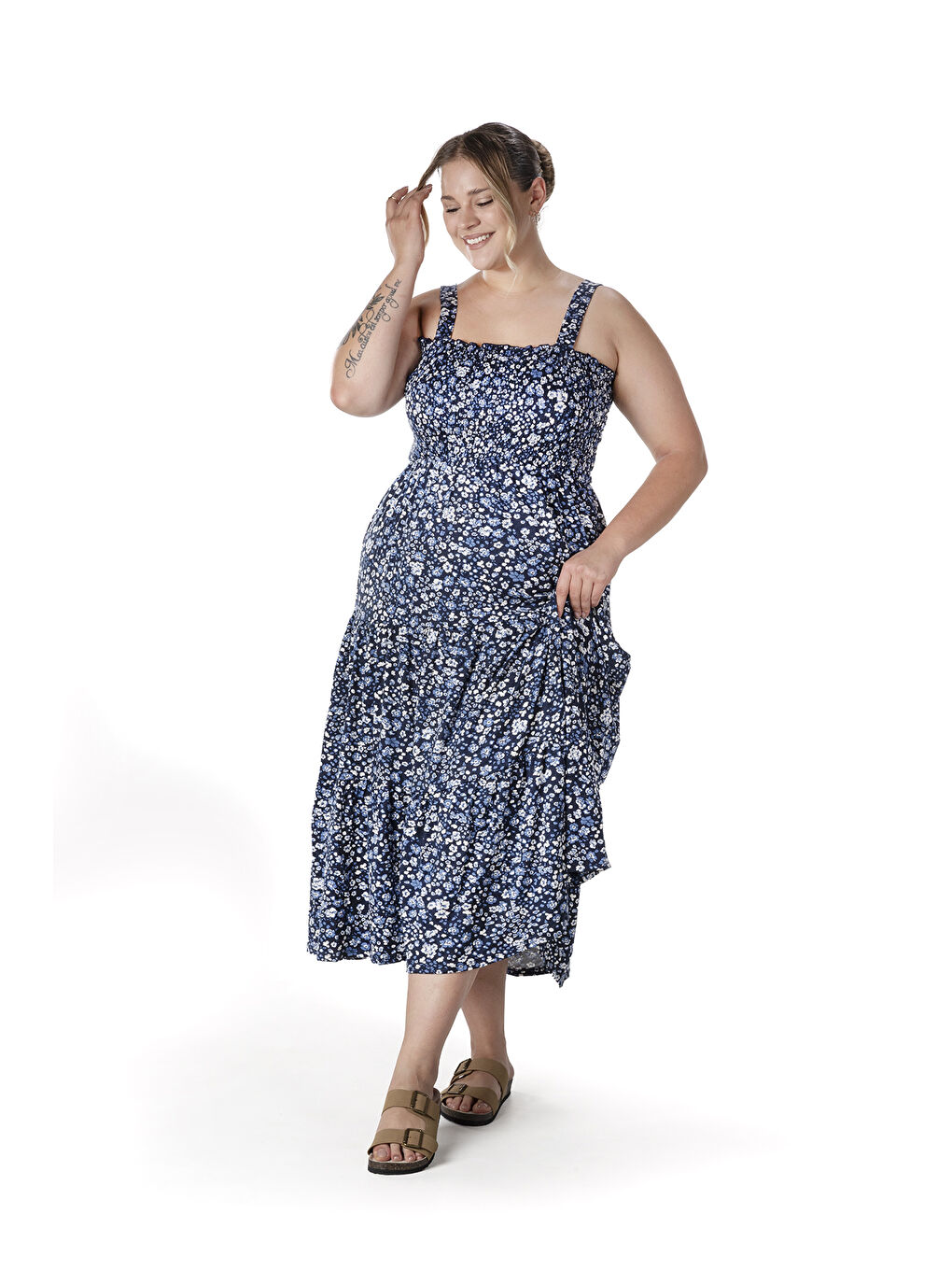 Mavi Büyük Beden Çiçek Desenli Kalın Askılı Beli Lastikli Elbise T-84-5