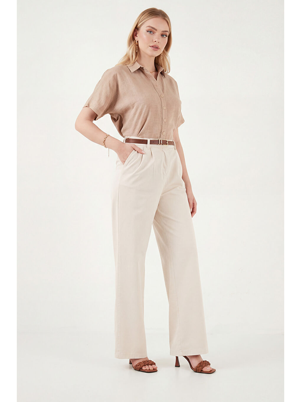 Bej Pamuklu Wide Leg Yüksek Bel Geniş Paça Kemerli Kadın Pantolon 668YP5429-3