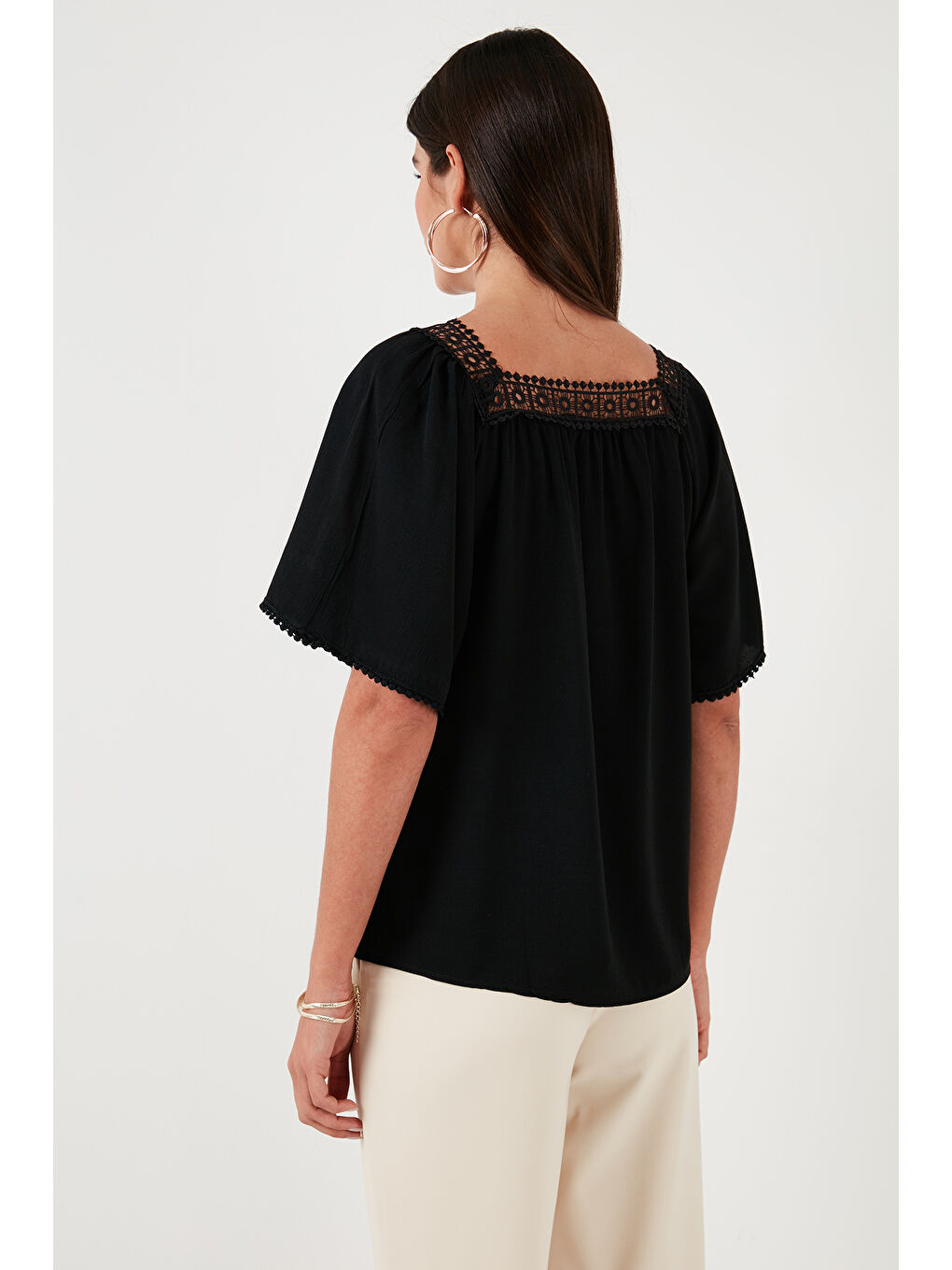 Siyah Güpürlü Regular Fit Kare Yaka Kadın Bluz 5869003-5