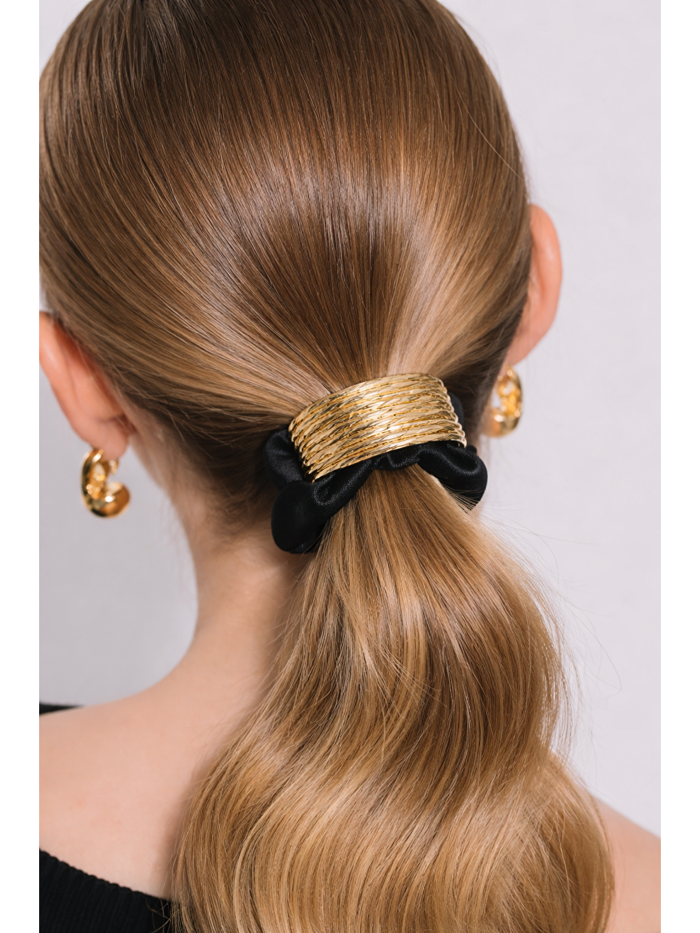 Siyah Gold Metal Aksesuarlı Latik Toka