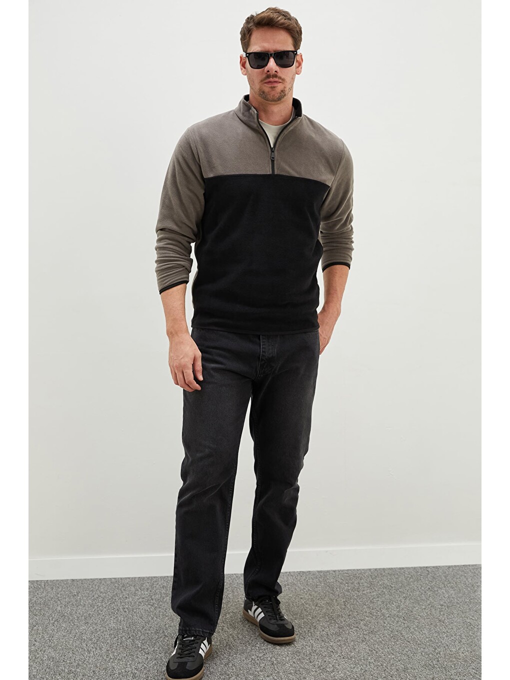 Siyah Yarım Fermuarlı Regular Fit Polar Sweatshirt-3