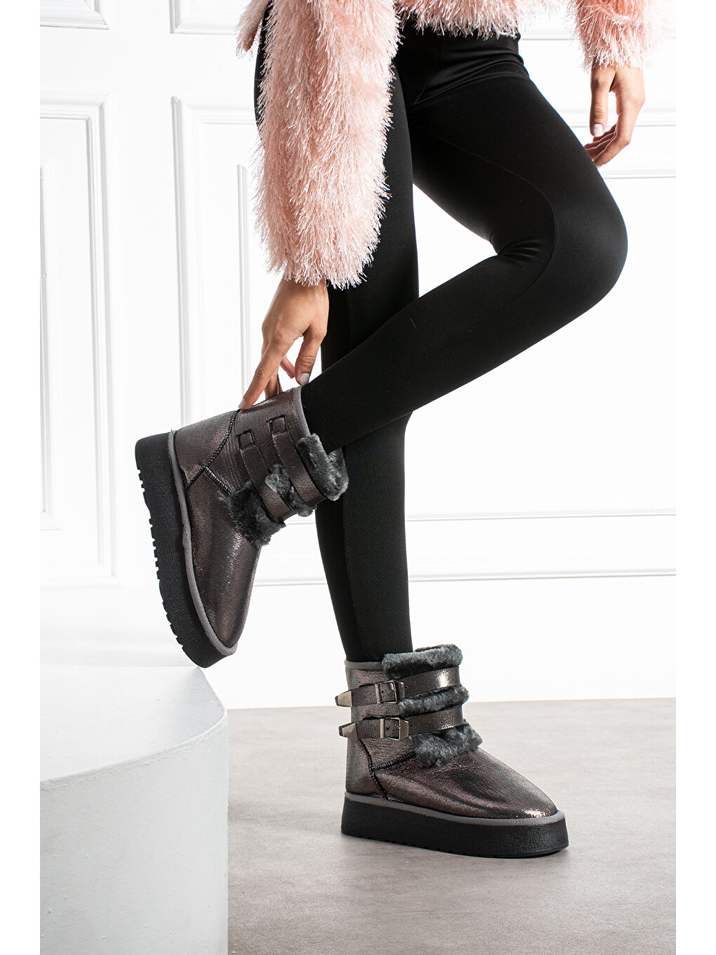 Gri Kadın Günlük Bot-1