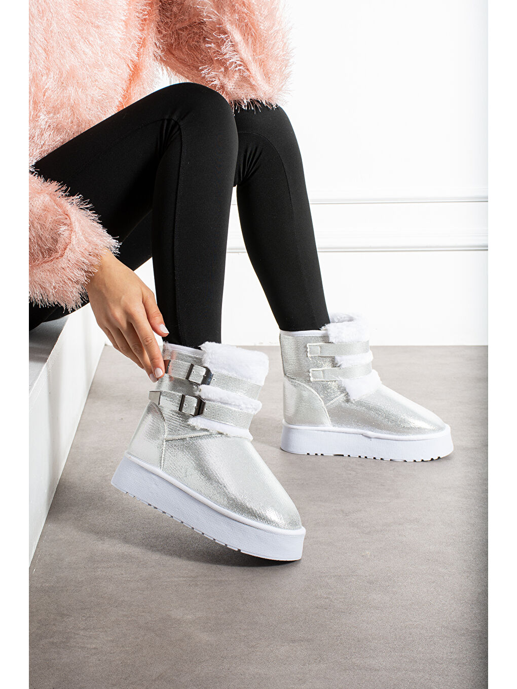 Gri Kadın Günlük Bot