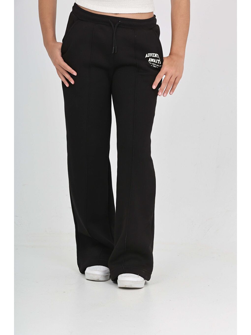 Siyah Kız Çocuk Bol Paça Baskılı Eşofman Alt-1